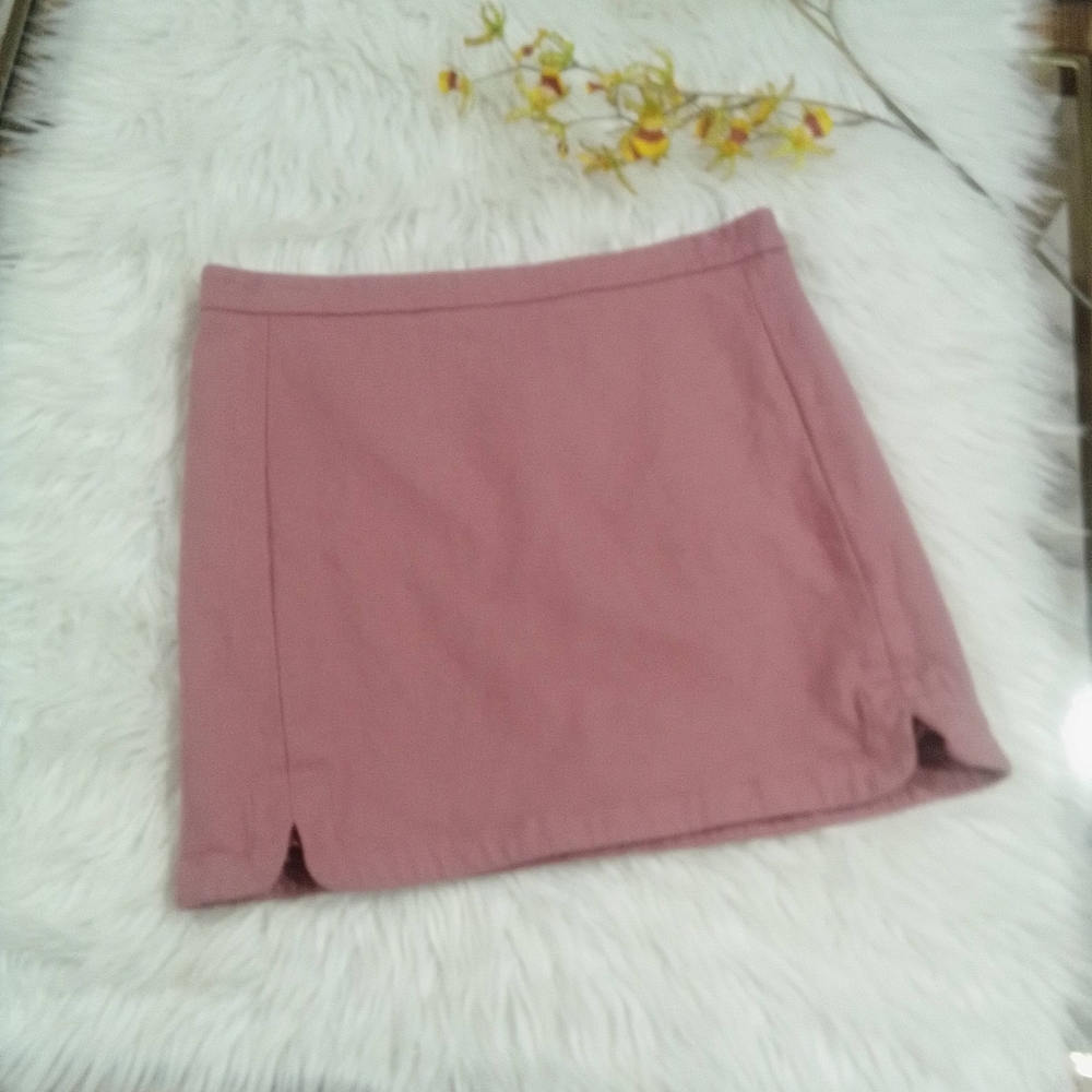 LOFT Mini Skirt Color Pink Blush Size 10, Zipper Closure At The Back....